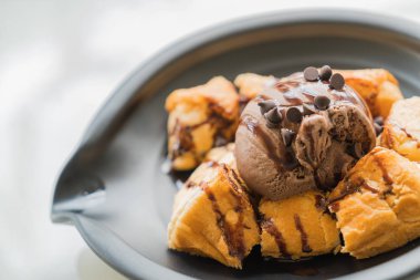 Çikolatalı dondurma tost