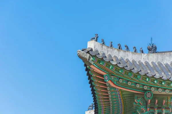 Hermosa arquitectura en Gyeongbokgung Palace en la ciudad de Seúl — Foto de Stock