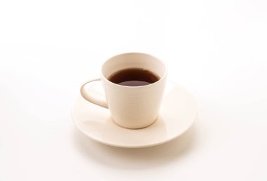 Beyaz arkaplanda çay fincanı