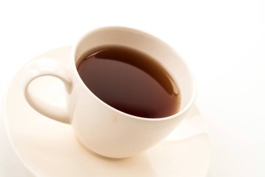 Beyaz arkaplanda çay fincanı