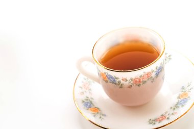 Beyaz arkaplanda çay fincanı