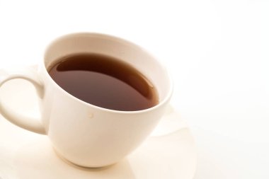 Beyaz arkaplanda çay fincanı