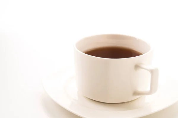 Taza de té sobre fondo blanco —  Fotos de Stock