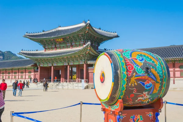 Huge ceremonial drum at Gyeongbokgung Palace — Stock Photo, Image