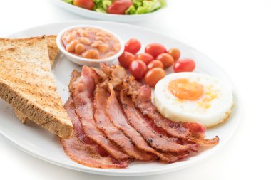 beyaz zemin üzerine kahvaltı