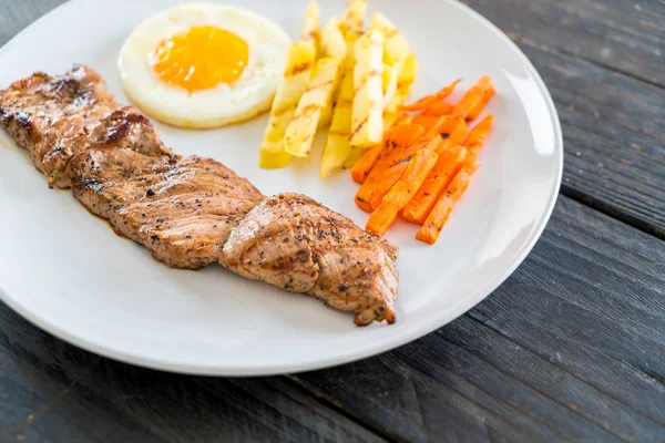 Vepřový Steak na pozadí — Stock fotografie