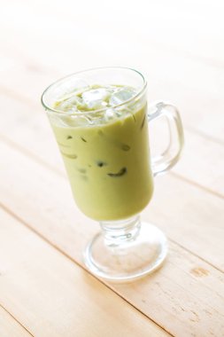 buzlu matcha latte