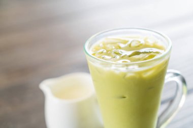 buzlu matcha latte 