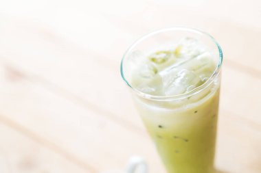 buzlu matcha latte