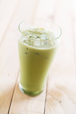 buzlu matcha latte