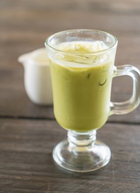 buzlu matcha latte 
