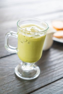 buzlu matcha latte 