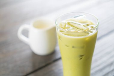 buzlu matcha latte 