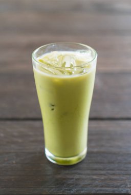 buzlu matcha latte 