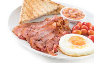 beyaz zemin üzerine kahvaltı