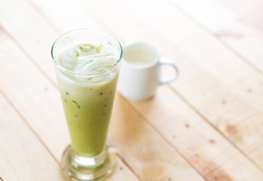 buzlu matcha latte