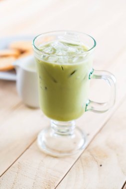 buzlu matcha latte