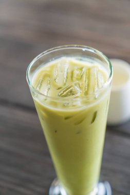 buzlu matcha latte 
