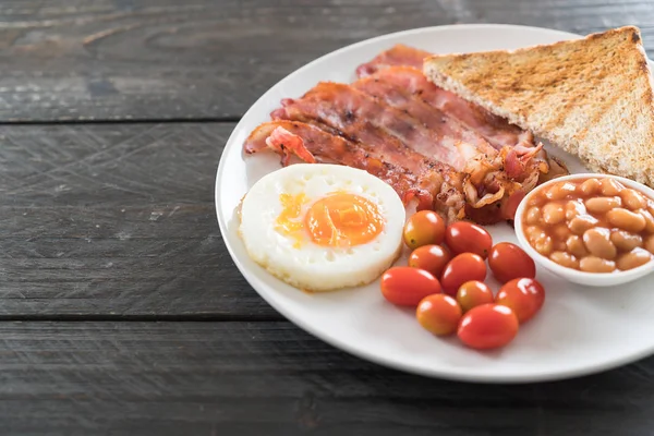 Desayuno en mesa de madera —  Fotos de Stock