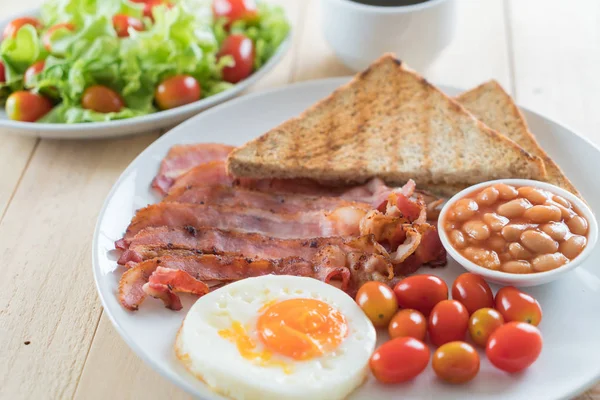 Breakfast on wood table — Stock Photo, Image