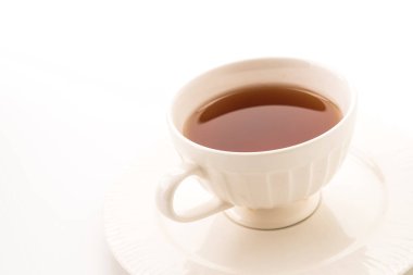 Beyaz arkaplanda çay fincanı