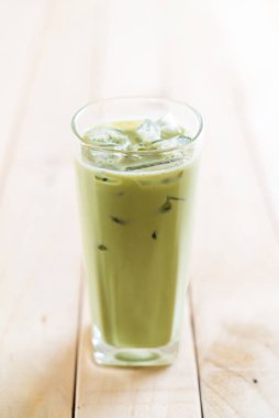 buzlu matcha latte