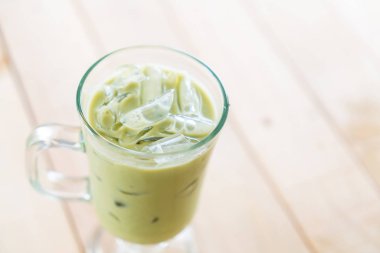 buzlu matcha latte