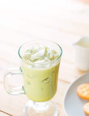 buzlu matcha latte