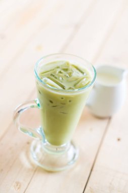 buzlu matcha latte