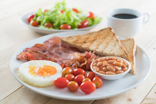 Breakfast on wood table — Stock Photo, Image