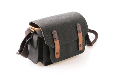 Kamera çantası beyaz arkaplanda