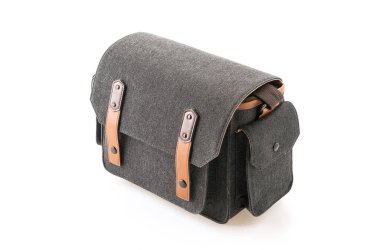 Kamera çantası beyaz arkaplanda