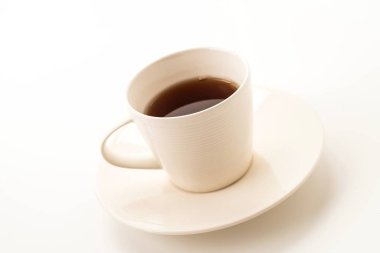 Beyaz arkaplanda çay fincanı