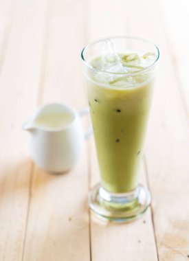 buzlu matcha latte