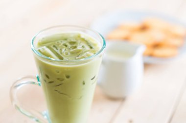 buzlu matcha latte
