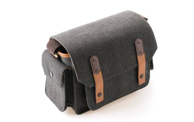 Kamera çantası beyaz arkaplanda