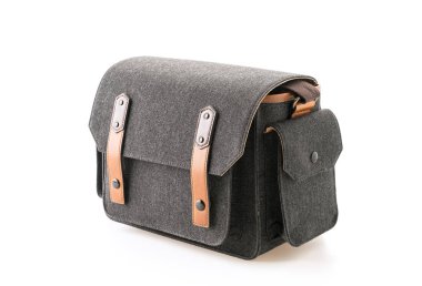 Kamera çantası beyaz arkaplanda