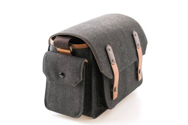 Kamera çantası beyaz arkaplanda