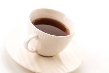 Beyaz arkaplanda çay fincanı