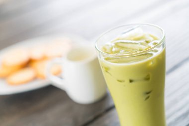 buzlu matcha latte 