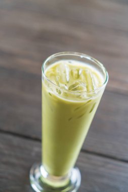 buzlu matcha latte 
