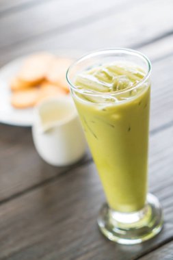 buzlu matcha latte 