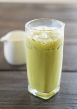buzlu matcha latte 