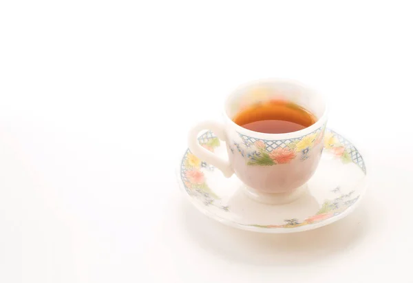 Xícara de chá no fundo branco — Fotografia de Stock