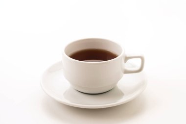 Beyaz arkaplanda çay fincanı