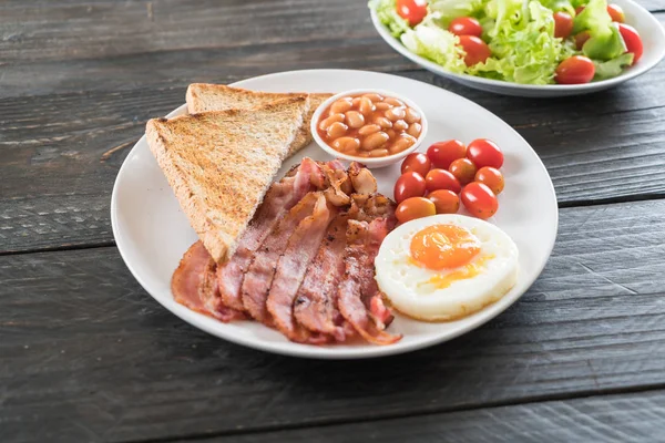 Breakfast on wood table — Stock Photo, Image