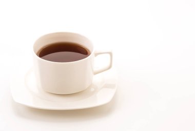 Beyaz arkaplanda çay fincanı