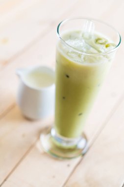 buzlu matcha latte