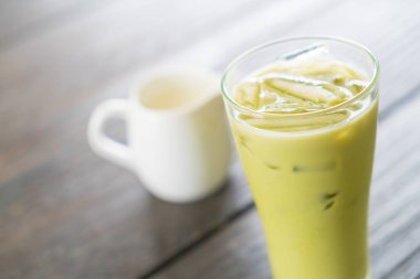 buzlu matcha latte 
