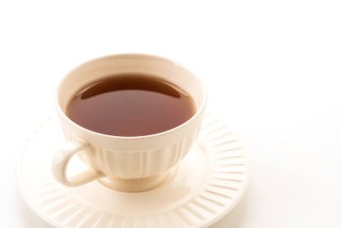 Beyaz arkaplanda çay fincanı